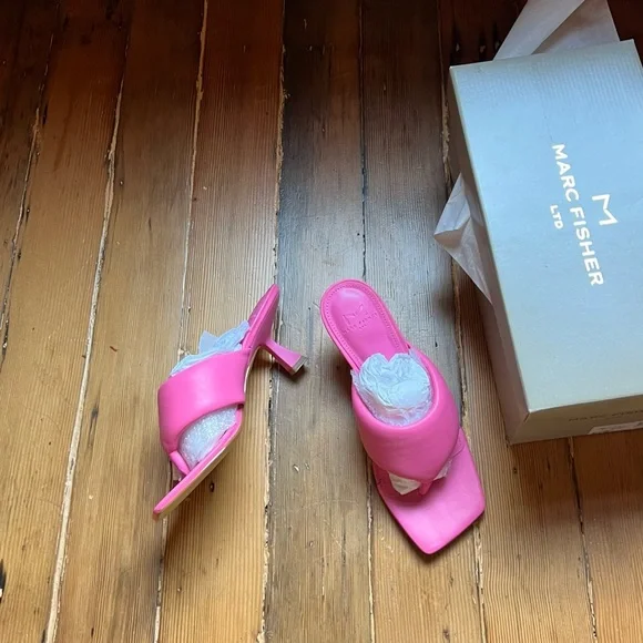 Marc Fisher Sandals 🌸🍓 - Picture 4 of 4